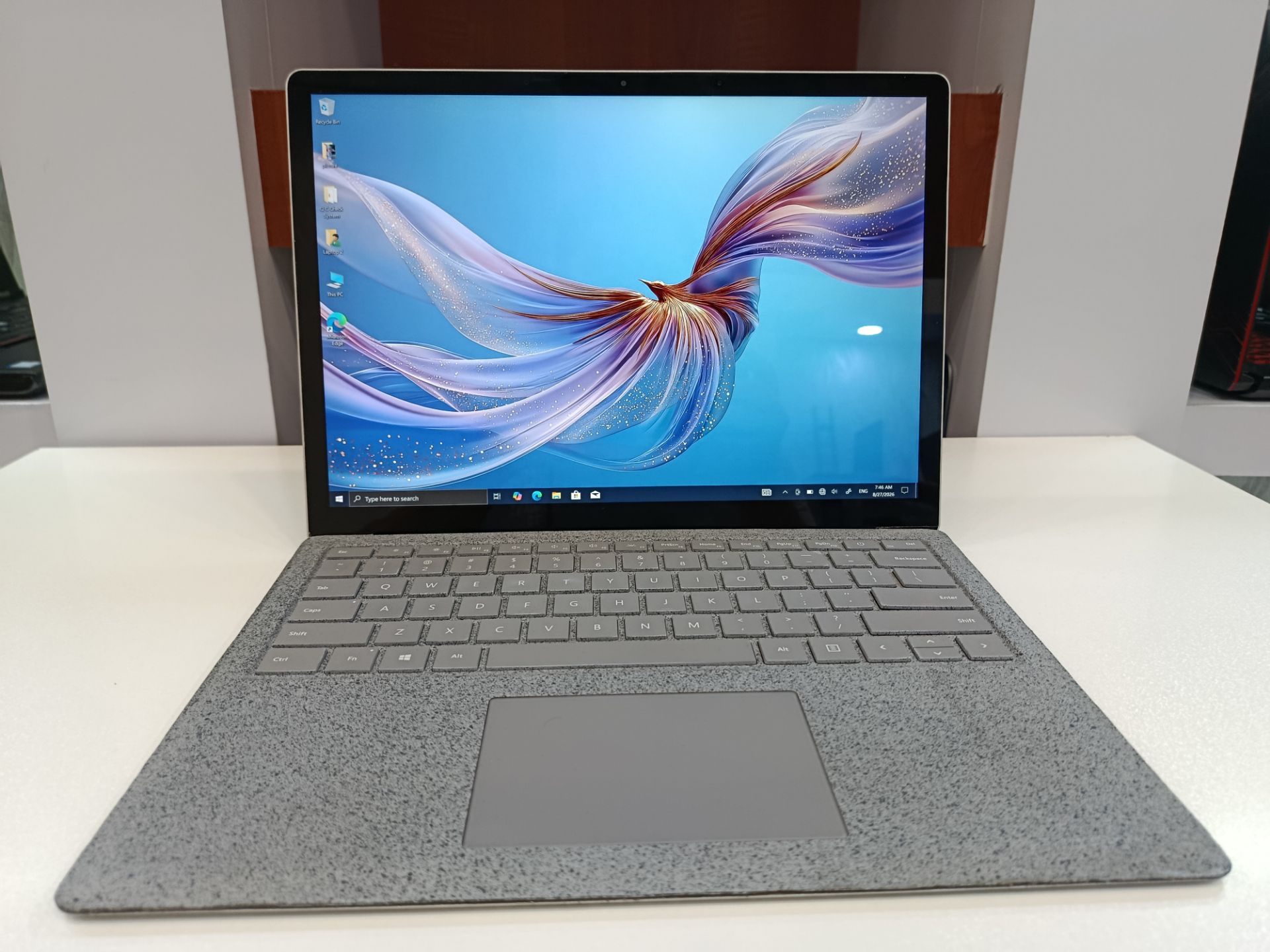 لپ تاپ Microsoft Surface Laptop 2 | Core i5-8250U | RAM 8GB | SSD 128GB | نمایشگر 2K