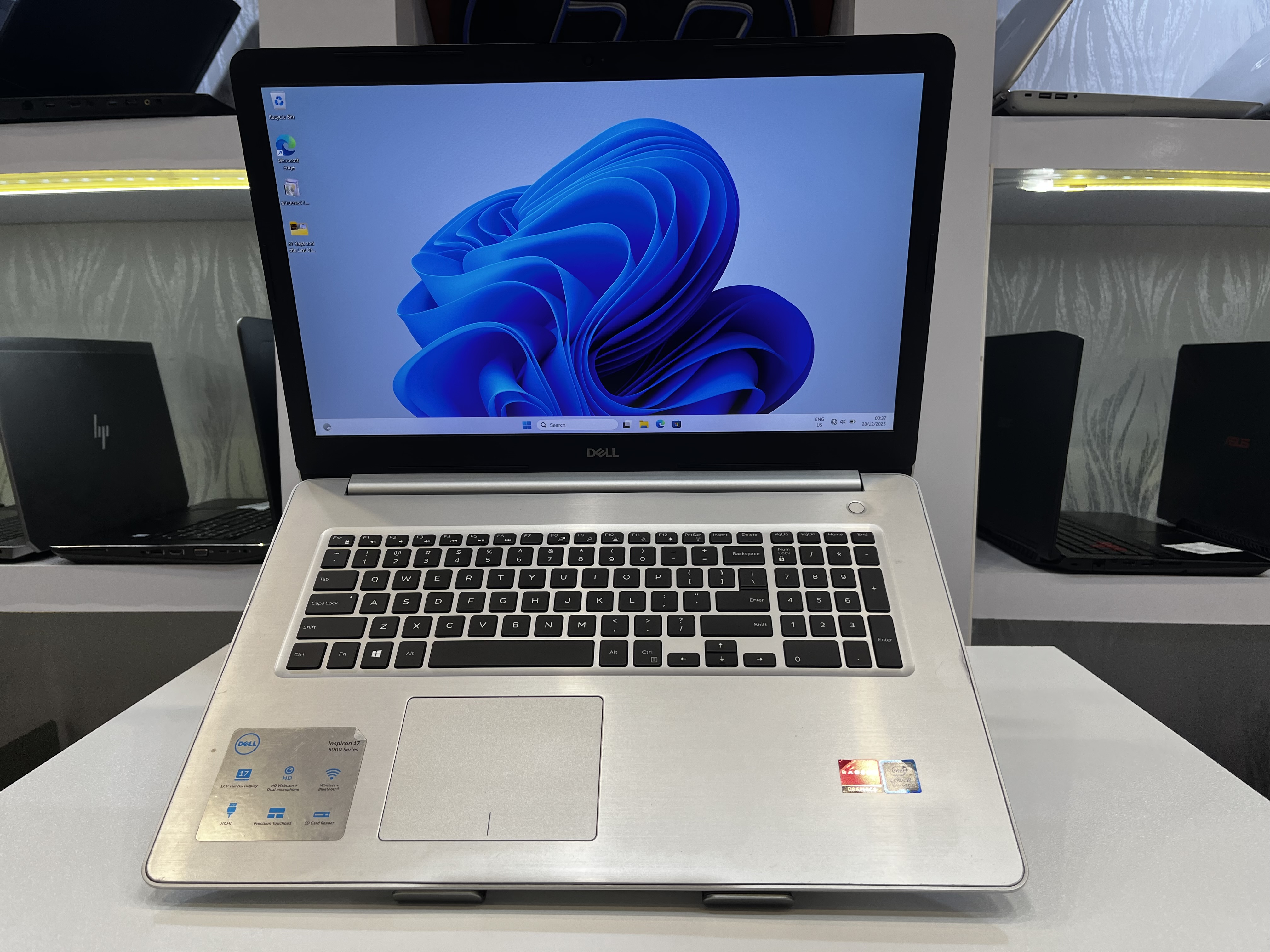 لپ تاپ Dell Inspiron 5770 | Core i7-8550U | RAM 8GB | SSD 512GB | Radeon 530 4GB