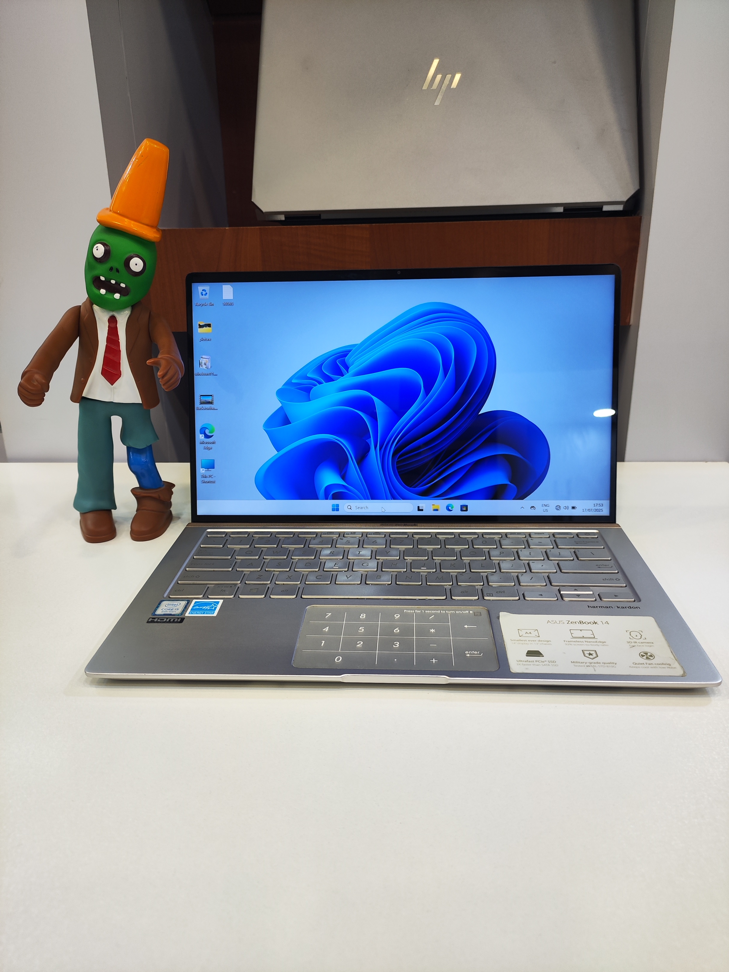 لپ تاپ Asus ZenBook | Core i5-8265U | RAM 8GB | SSD 256GB | 14 Inch FHD