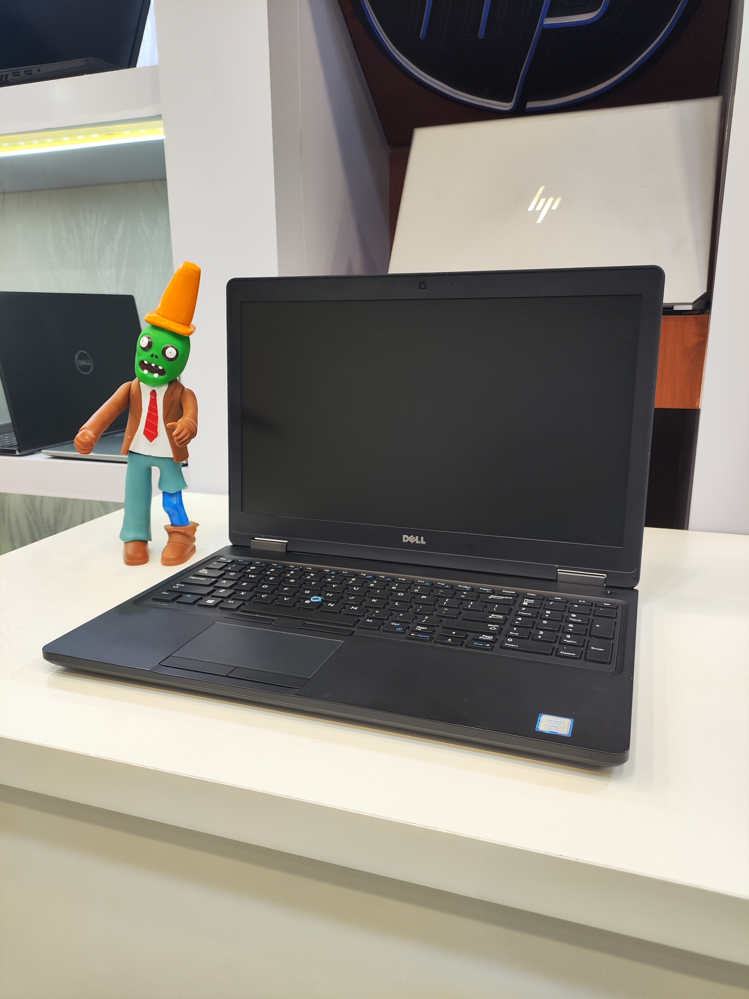 لپ تاپ Dell Latitude 5580 | Core i7-7600U | RAM 8GB | SSD 256GB | Nvidia MX