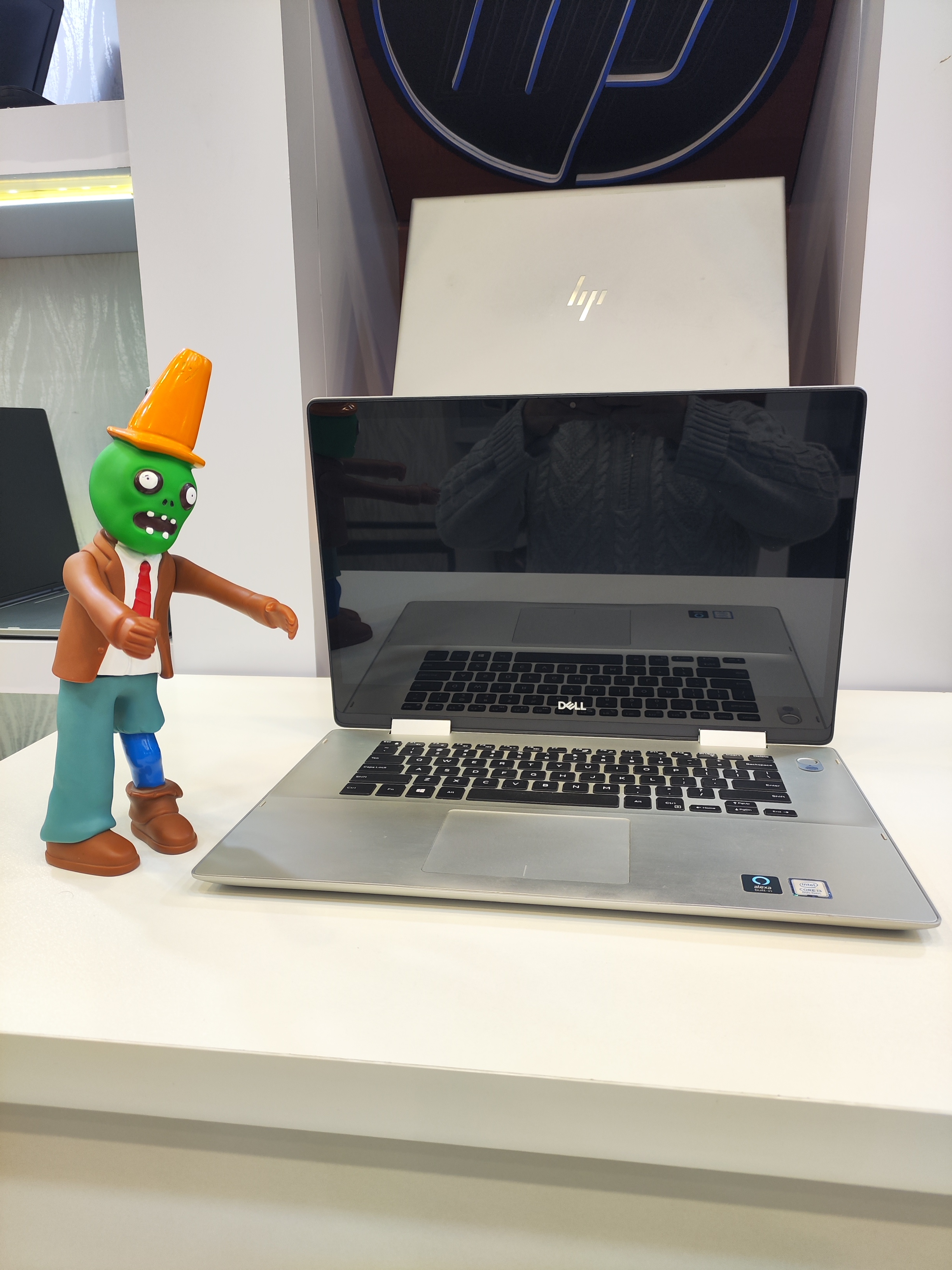 لپ تاپ Dell Inspiron 5582 لمسی | Core i3-8130U | درجه 8GB | SSD 256GB | 360 رم