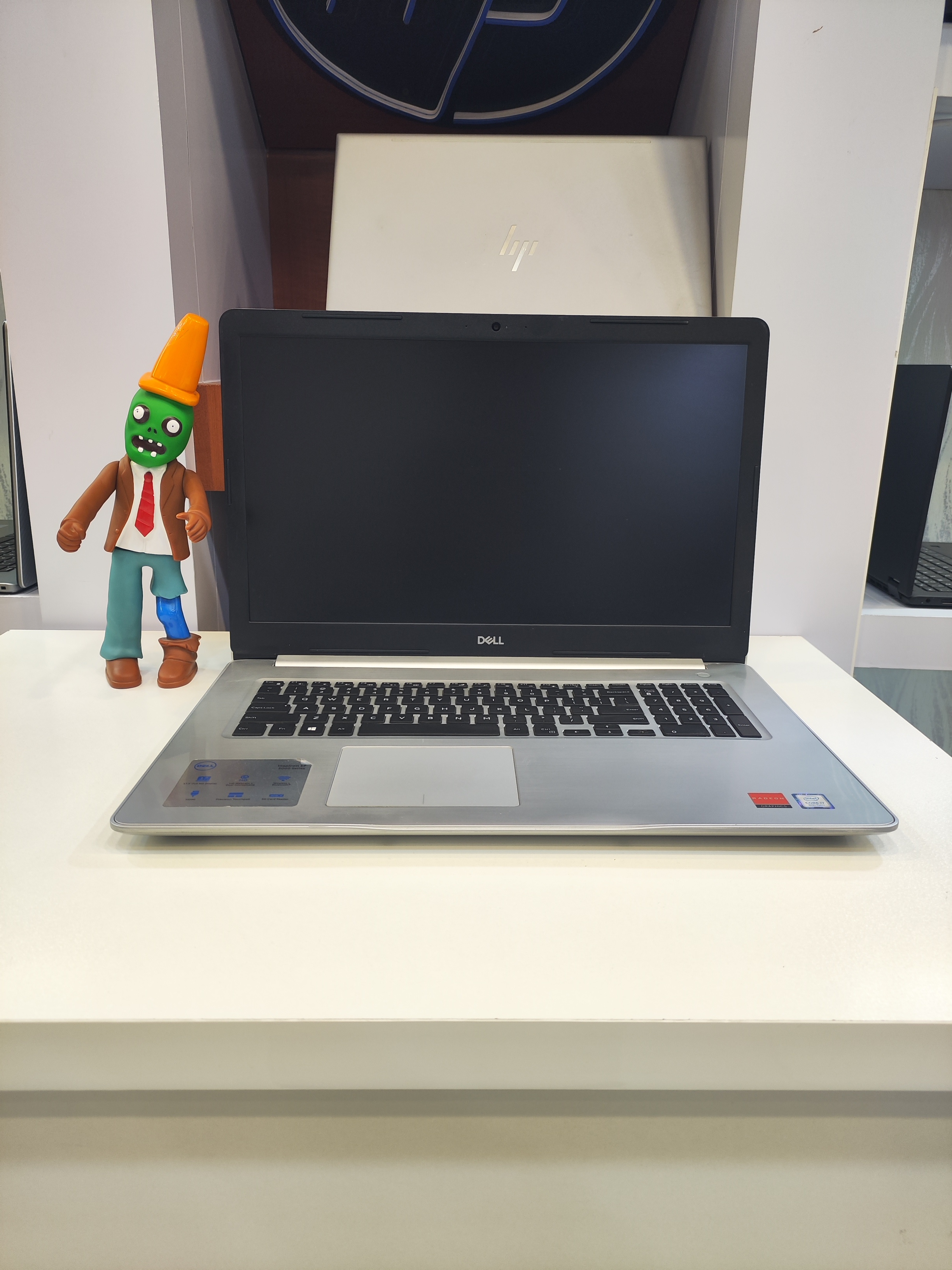 لپ تاپ Dell Inspiron 5770 | Core i7-8550U | RAM 8GB | SSD 256GB | Radeon 530 4GB