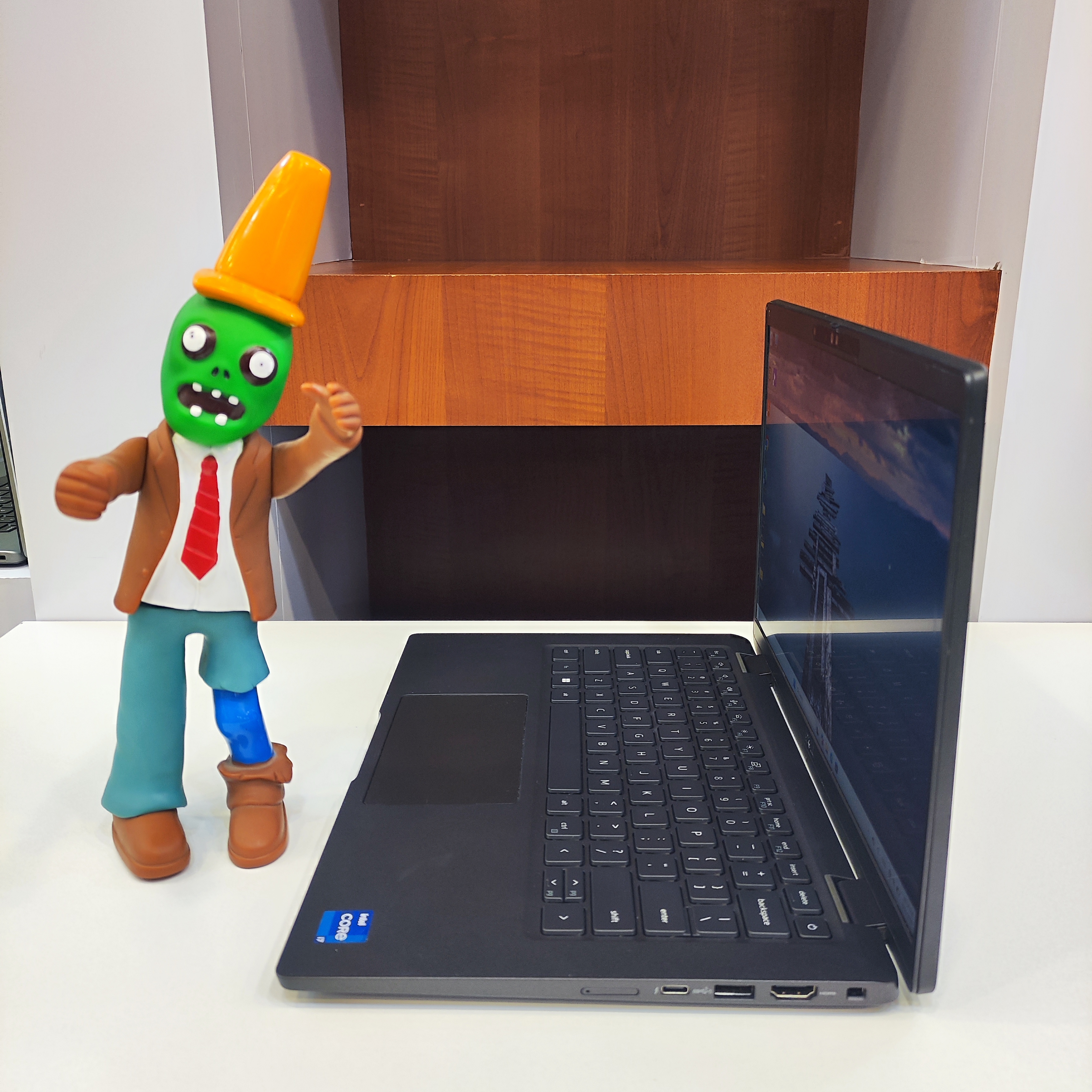 لپ تاپ Dell Latitude 7430 | Core i7-1255U | RAM 16GB | SSD 256GB | Intel Iris Xe | 14 Inch
